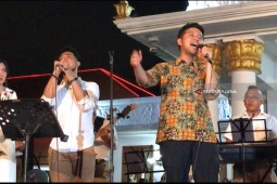 Emil Dardak persembahkan "we are the champions" untuk Timnas U-22 (Video)