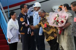 Perih tapi enak, kata Jokowi saat terkena cakaran tak sengaja