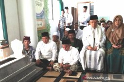 Cawapres KH Ma'ruf Amin mampir ziarah ke makam Syekh Quro Karawang
