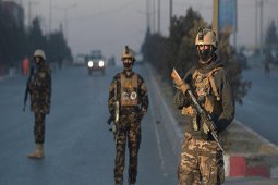 Pasukan AS dan Afghanistan bunuh gubernur  Taliban