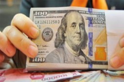 Rupiah tumbles 51 points to close at Rp14,120 over weekend