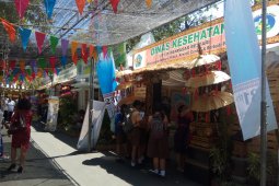 Masyarakat isi hari libur ke "Festival Denpasar" (video)