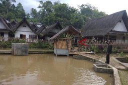 Warga adat Kampung Naga pertahankan tiga kesenian leluhur