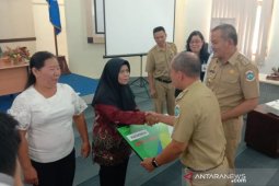Pemkot Pangkalpinang bagikan 300 kartu JKK dan JK