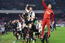 Diwarnai hujan kartu, Juventus menang 2-1 di markas Napoli