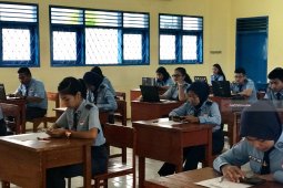 Pertama kali Pemprov Jatim aplikasikan "smartphone" untuk USBN (Video)