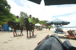 Polda Bali laksanakan patroli berkuda di Kuta