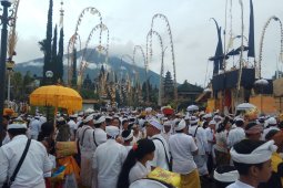 Umat Hindu gelar ritual "Pancawali Krama" di Pura Besakih (video)