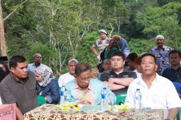 Menko Perekonomian  tinjau tempat relokasi korban banjir dan kawasan hutan