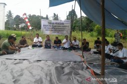 Farmers in Tanah Bumbu switch to plant organic rice