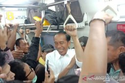 Presiden Jokowi pulang ke Bogor naik Commuter Line