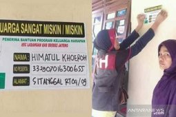 Rumah warga penerima bantuan PKH di Sampang dipasangi stiker