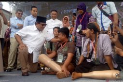 Prabowo berikan kaki palsu kepada penyandang disabilitas di UKRI