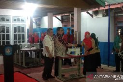 Bank Kalbar - Pemkab Kubu Raya bagikan mesin jahit untuk UMKM