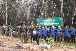 Kodim - KPH menanam pohon di  lokasi TMMD