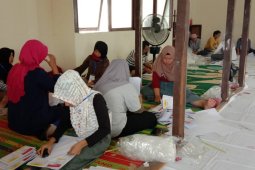 KPU Kota Pontianak libatkan 250 orang untuk pelipatan surat suara