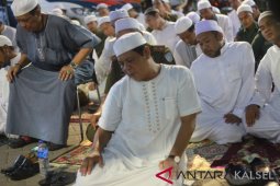 Gubernur Jadi Imam