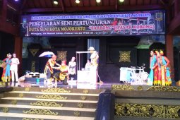 Wali Kota Mojokerto Buka Gelaran Sendratasik Sarbong di TMII