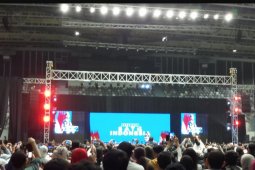 Capres Jokowi perkenalkan dua kartu di hadapan milenial