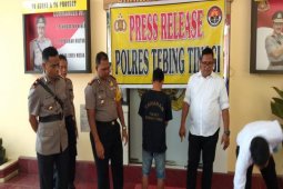 Pelaku menganiaya korban karena dendam