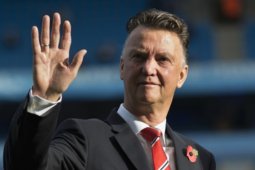 Van Gaal menilai Solskjaer juga "parkir bus" sama seperti Mourinho