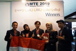 Mahasiswa Universitas Brawijaya ciptakan pelindung handphone berbahan apel