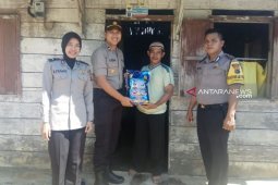 Polsek Puding Besar salurkan bantuan 35 paket sembako