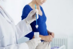 Perempuan yang sudah berhubungan  seksual perlu lakukan "pap smear"