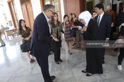 Bertemu Dubes Inggris, Khofifah berharap bisa jalin kerja sama pendidikan