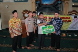 Pemkab Bekasi beri bantuan amil jenazah
