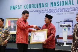 Gubernur Jambi dianugerahi Penghargaan Perpustakan oleh Mendagri