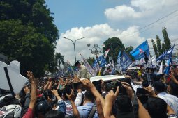 Antusiasme masyarakat Jambi sambut kedatangan Prabowo (video)