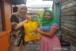 Ditresnarkoba "Jumat Berkah" ke warga Kelurahan Basirih