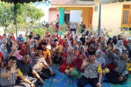 Jumat Barokah, Kapolres Asahan berbagi sembako kepada warga