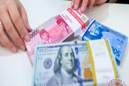 Rupiah falls after three consecutive days of strengthening