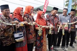 Bank Kalsel exhibits Islamic halal products