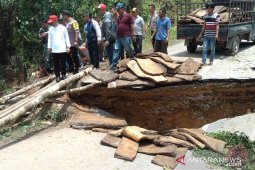Jembatan Sungai Kajang ambruk lumpuhkan aktivitas masyarakat