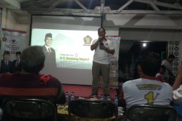 Hujan deras warnai nonton bareng debat cawapres di Sidoarjo