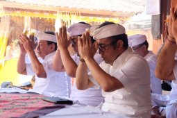 Wawali Denpasar Jaya Negara Hadiri "Pujawali Pura Dalem Bagawan"