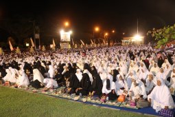 Ribuan warga zikir akbar untuk pemilu damai