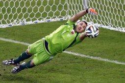 Kiper Napoli dilarikan ke rumah sakit setelah tak sadarkan diri