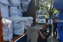 Attempt to smuggle second clothes from Malaysia foiled