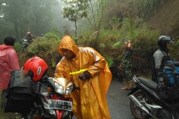 Jalur Lumajang-Malang lewat Ranupani "terputus" akibat tertimbun longsor