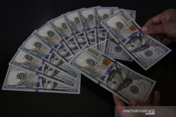 Dolar menguat di tengah penurunan tajam euro
