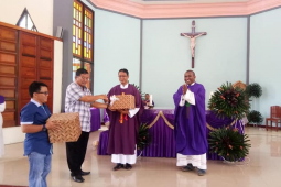 Bupati Sekadau hadiri Misa pisah sambut Pastor Paroki Monumental