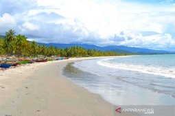 Pantai Binasi Tapteng diusulkan terkoneksi dengan wisata Danau Toba