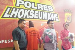 Lakukan pelecehan dua pemuda diancam cambuk 90 Kali