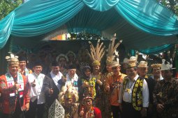 Ma'ruf Amin Dianugrahi Gelar Masyarakat Dayak Pemimpin Yang Bijak