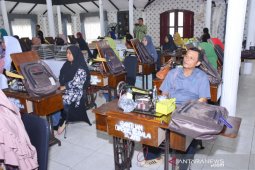 Dinsos Tanjungbalai latih warga keterampilan menjahit