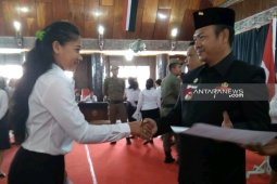 Serahkan 250 SK ASN, Bupati Taput pesankan semangat kerja
